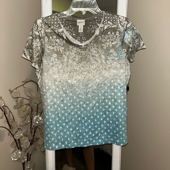NWT Chico's Zenergy printed short-sleeve top. - Picture 2 of 5